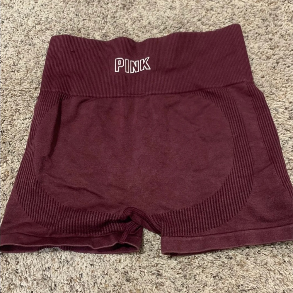 VS PINK SEAMLESS WORKOUT SHORT